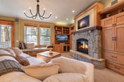 Ski-In/Ski-Out Top Floor Spacious Palisades Condo