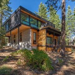 Pet-Friendly Eco-Friendly Truckee Container House w Hot-Tub