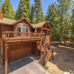 Tahoe Vista Retreat Near Kings Beach with Hot Tub & Trails