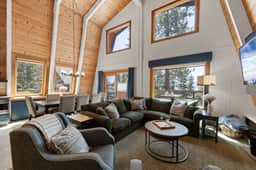 Spacious 5 BDR Lakeview Hot-Tub A+ Amenities Close to Slopes Town - Image 2