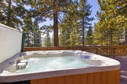 Spacious 5 BDR Lakeview Hot-Tub A+ Amenities Close to Slopes Town - Image 4
