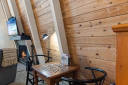 Spacious 5 BDR Lakeview Hot-Tub A+ Amenities Close to Slopes Town - Image 5