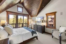 Walk-to-Lifts Northstar Home with Hot Tub - Image 5
