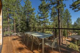 Pet-Friendly Eco-Friendly Truckee Container House w Hot-Tub - Image 4