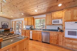 Tahoe Vista Retreat Near Kings Beach with Hot Tub & Trails - Image 5