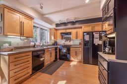 Palisades Tahoe Ski Cabin Free Shuttle to Lifts in Minutes - Image 2