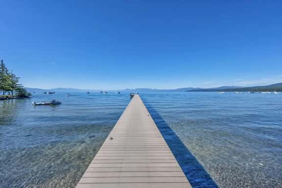 Lakeside Condo Close to Slopes Excellent Location - Image 1