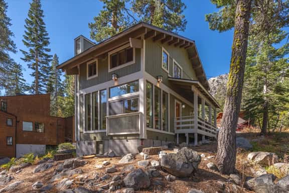 Palisades Tahoe Ski Cabin Free Shuttle to Lifts in Minutes - Image 1