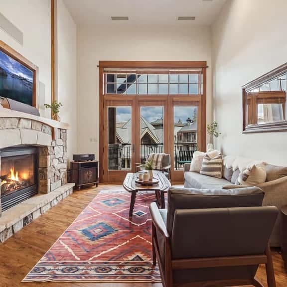 Ski-In/Out Northstar Village Top Floor Condo Hot-Tub - Image 1