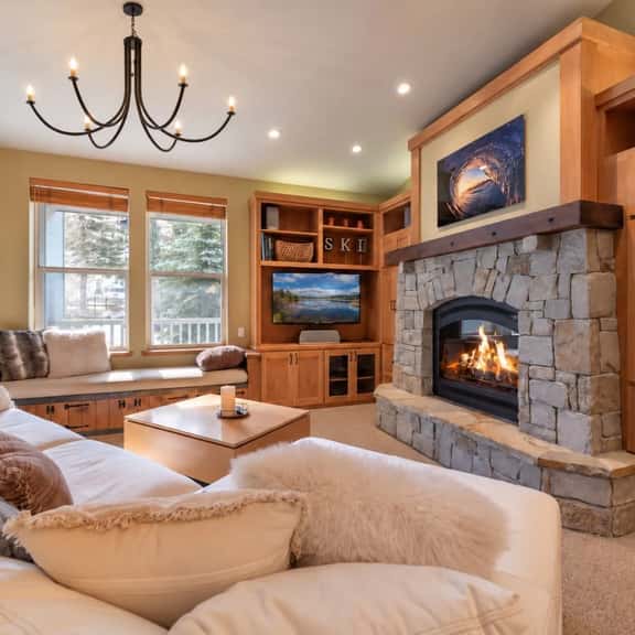Ski-In/Ski-Out Top Floor Spacious Palisades Condo - Image 1