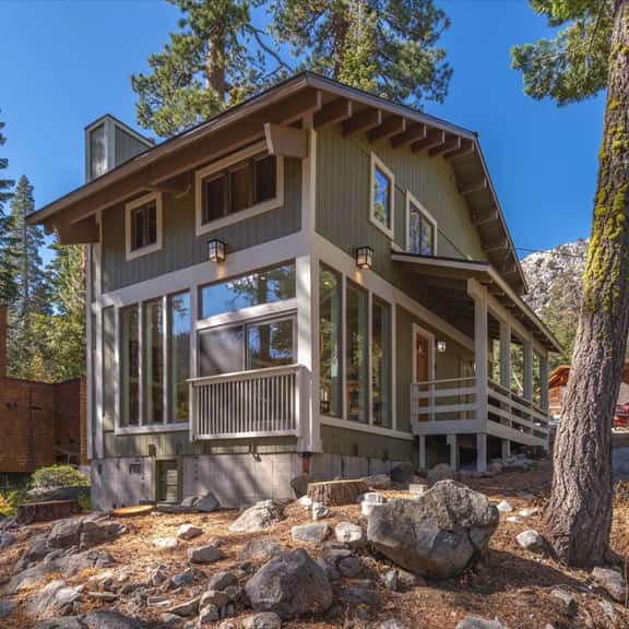 Palisades Tahoe Ski Cabin Free Shuttle to Lifts in Minutes - Image 1