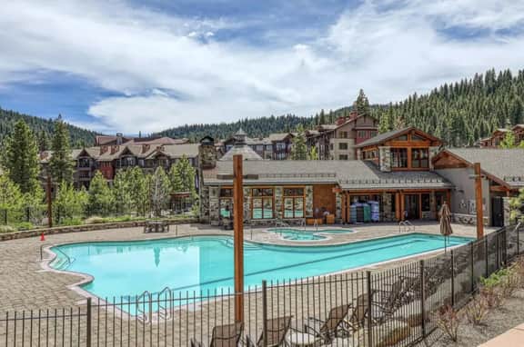 Ski-In/Out Northstar Village Top Floor Condo Hot-Tub - Image 5