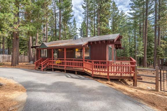 Central, Pet-Friendly Cabin w Fenced-In Yard - Image 4