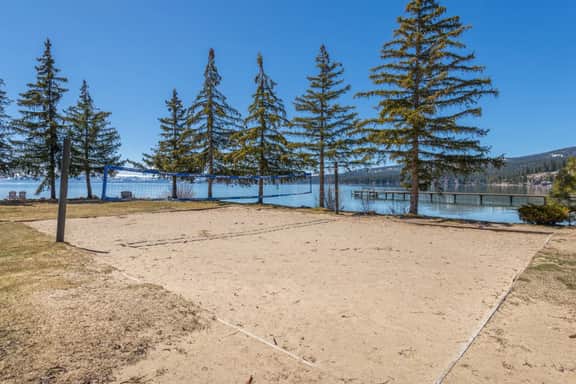 Lakeside Condo Close to Slopes Excellent Location - Image 3