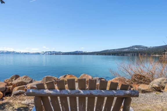 Lakeside Condo Close to Slopes Excellent Location - Image 5
