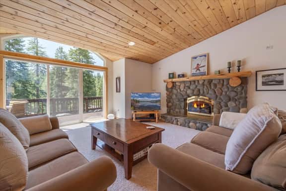 Tahoe Vista Retreat Near Kings Beach with Hot Tub & Trails - Image 3