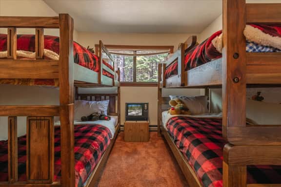 Rustic Family Cabin w Tahoe Donner HOA Amenities - Image 2